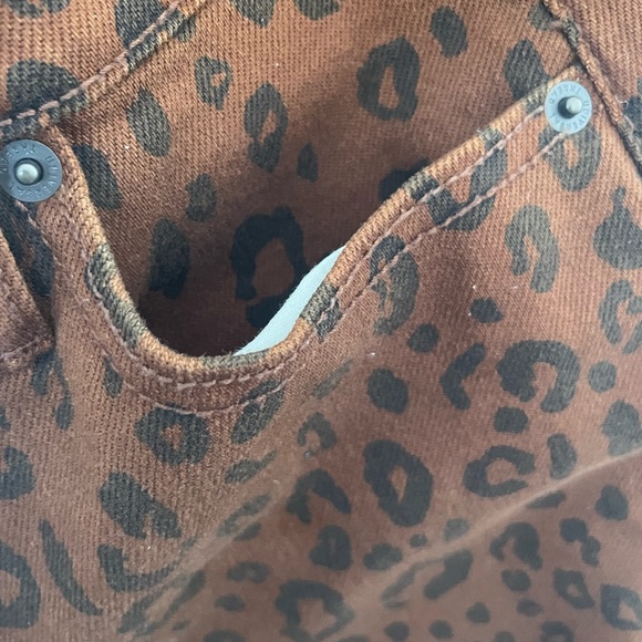 Universal Thread Vintage Straight Leopard Animal Print Jeans Sz2 W26S - Picture 7 of 7